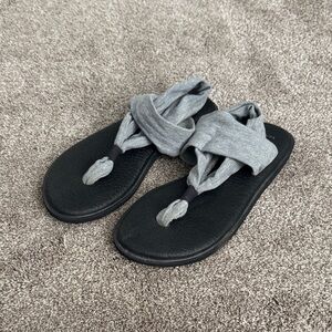 Sanuk Gray and Black Women's Sandals